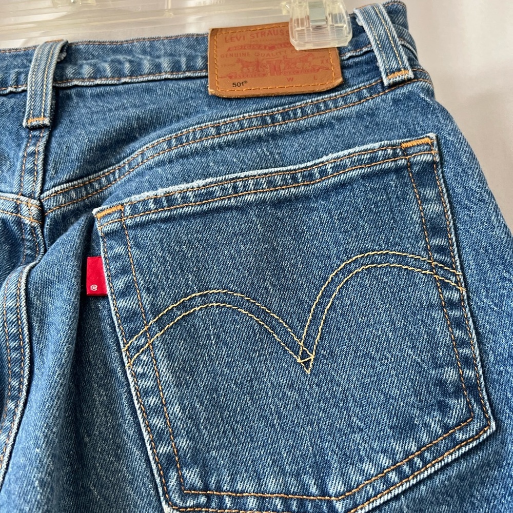 Levi's Blue 501 button fly Rare R Tag - Picture 7 of 7